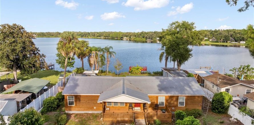 Villa ou maison à Fruitland Park, Floride 4 chambres, 146.6 m2 № 2318728