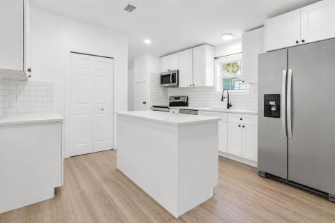Villa ou maison à vendre à Fruitland Park, Floride: 4 chambres, 146.6 m2 № 2318728 - photo 8