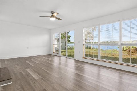 Villa ou maison à vendre à Fruitland Park, Floride: 4 chambres, 146.6 m2 № 2318728 - photo 13
