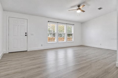 Villa ou maison à vendre à Fruitland Park, Floride: 4 chambres, 146.6 m2 № 2318728 - photo 6