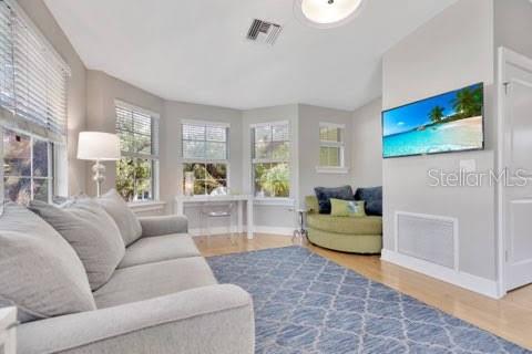 Villa ou maison à louer à Tampa, Floride: 2 chambres, 125.23 m2 № 1886847 - photo 8