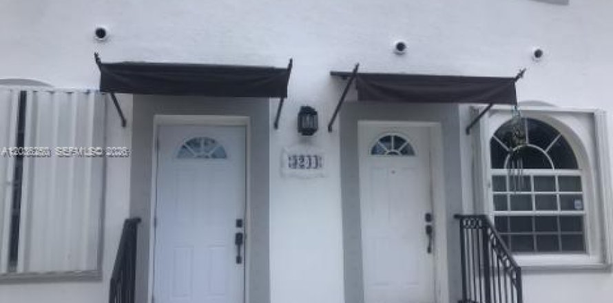 Villa ou maison à Miami, Floride 3 chambres, 102.19 m2 № 2085871