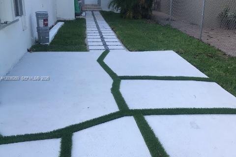 Villa ou maison à louer à Miami, Floride: 3 chambres, 102.19 m2 № 2085871 - photo 4