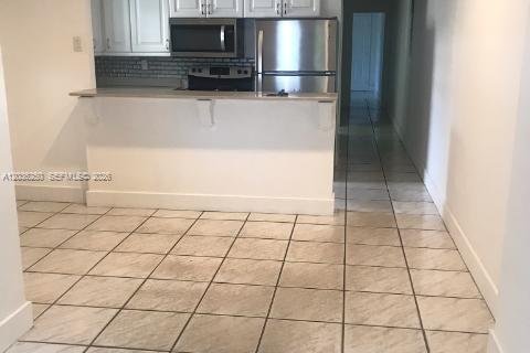 Villa ou maison à louer à Miami, Floride: 3 chambres, 102.19 m2 № 2085871 - photo 5