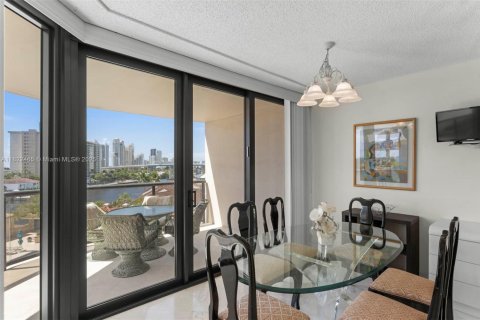 Condominio en venta en Aventura, Florida, 2 dormitorios, 141.4 m2 № 1787113 - foto 16