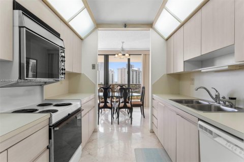 Condominio en venta en Aventura, Florida, 2 dormitorios, 141.4 m2 № 1787113 - foto 14