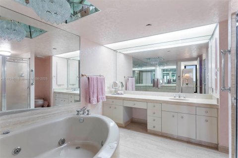 Condominio en venta en Aventura, Florida, 2 dormitorios, 141.4 m2 № 1787113 - foto 21