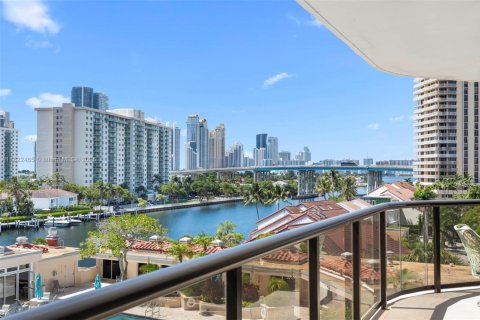 Condominio en venta en Aventura, Florida, 2 dormitorios, 141.4 m2 № 1787113 - foto 25