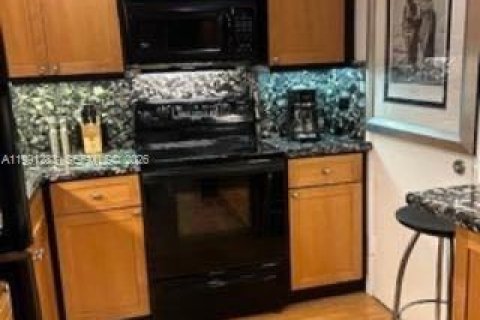 Condo in Miami Beach, Florida, 1 bedroom  № 2057522 - photo 11