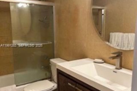 Condo in Miami Beach, Florida, 1 bedroom  № 2057522 - photo 14