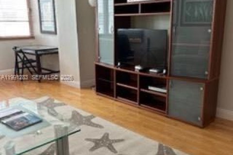 Condo in Miami Beach, Florida, 1 bedroom  № 2057522 - photo 4