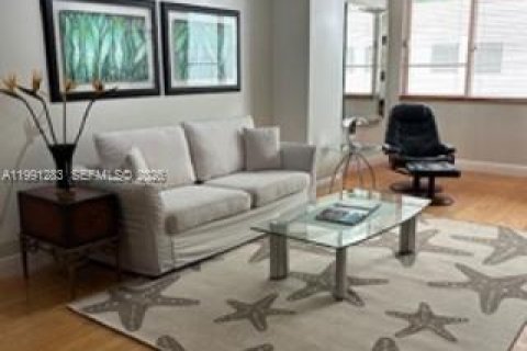 Condominio en Miami Beach, Florida, 1 dormitorio  № 2057522