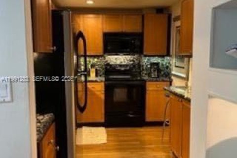 Condo in Miami Beach, Florida, 1 bedroom  № 2057522 - photo 12