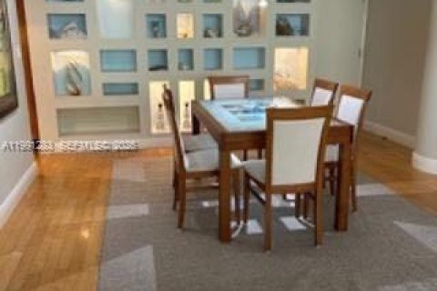 Condo in Miami Beach, Florida, 1 bedroom  № 2057522 - photo 5