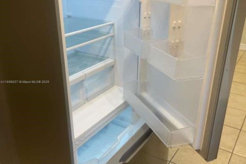 Купить виллу или дом в Порт-Шарлотт, Флорида 2 спальни, 75.44м2, № 1956939 - фото 8