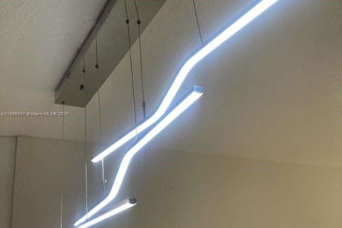 Купить виллу или дом в Порт-Шарлотт, Флорида 2 спальни, 75.44м2, № 1956939 - фото 6