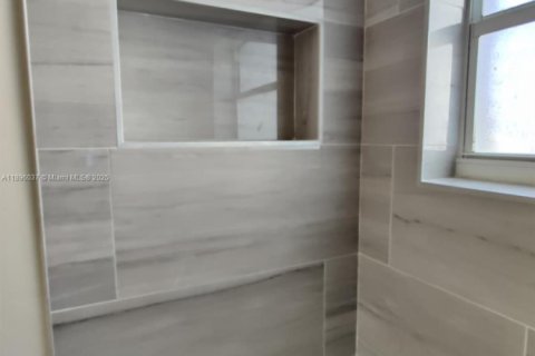 Купить виллу или дом в Порт-Шарлотт, Флорида 2 спальни, 75.44м2, № 1956939 - фото 15