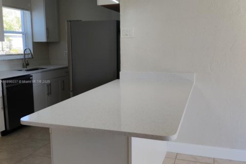 Купить виллу или дом в Порт-Шарлотт, Флорида 2 спальни, 75.44м2, № 1956939 - фото 5