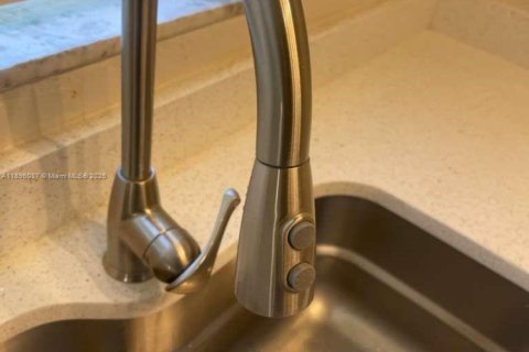 Купить виллу или дом в Порт-Шарлотт, Флорида 2 спальни, 75.44м2, № 1956939 - фото 11