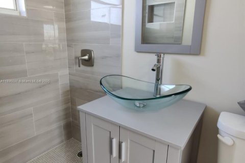 Купить виллу или дом в Порт-Шарлотт, Флорида 2 спальни, 75.44м2, № 1956939 - фото 16