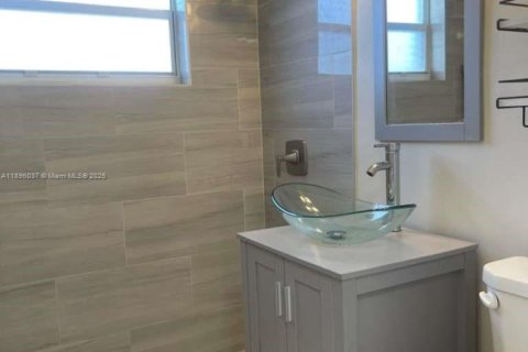 Купить виллу или дом в Порт-Шарлотт, Флорида 2 спальни, 75.44м2, № 1956939 - фото 14