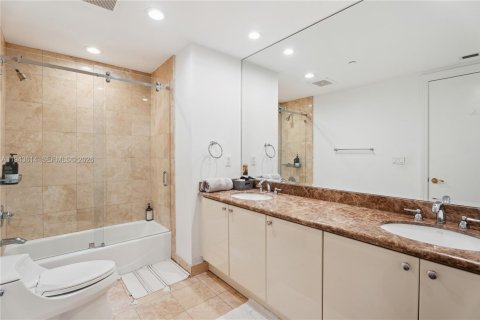 Condo in Bal Harbour, Florida, 4 bedrooms  № 2009880 - photo 16