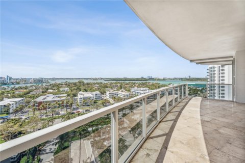 Condo in Bal Harbour, Florida, 4 bedrooms  № 2009880 - photo 22