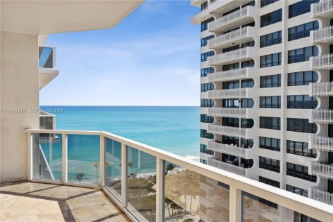Condo in Bal Harbour, Florida, 4 bedrooms  № 2009880 - photo 21