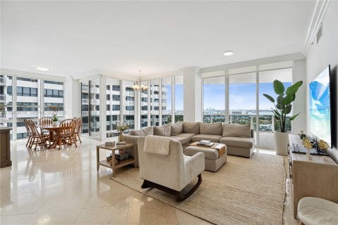 Condo in Bal Harbour, Florida, 4 bedrooms  № 2009880 - photo 2