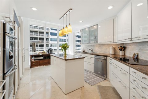 Condo in Bal Harbour, Florida, 4 bedrooms  № 2009880 - photo 4