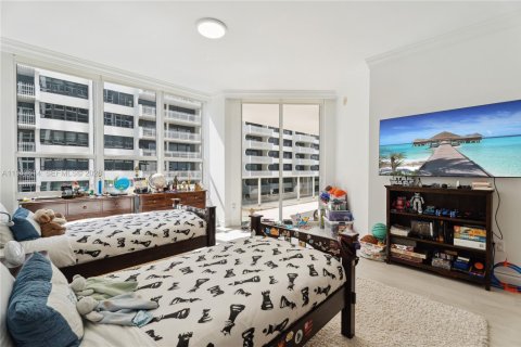 Condo in Bal Harbour, Florida, 4 bedrooms  № 2009880 - photo 13