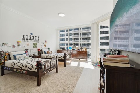 Condo in Bal Harbour, Florida, 4 bedrooms  № 2009880 - photo 14