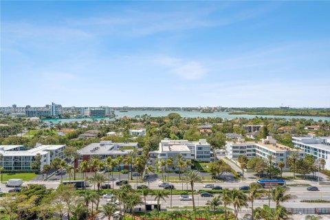 Condo in Bal Harbour, Florida, 4 bedrooms  № 2009880 - photo 25