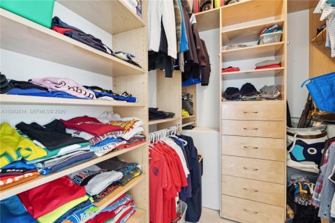 Condo in Bal Harbour, Florida, 4 bedrooms  № 2009880 - photo 15