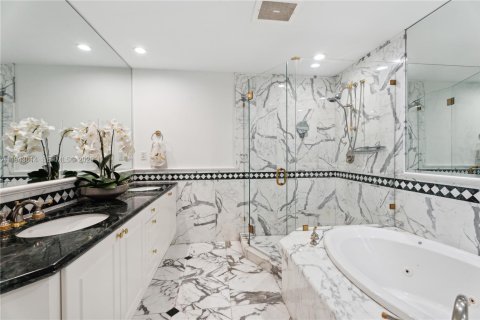 Condo in Bal Harbour, Florida, 4 bedrooms  № 2009880 - photo 9