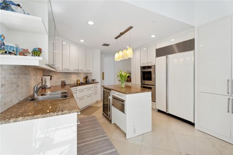 Condo in Bal Harbour, Florida, 4 bedrooms  № 2009880 - photo 5