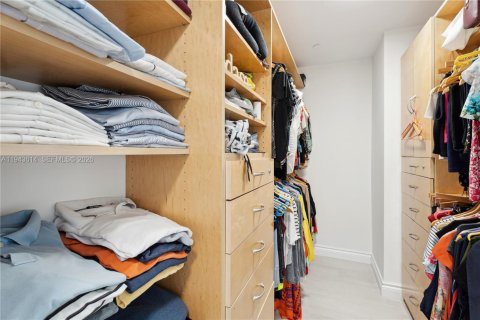 Condo in Bal Harbour, Florida, 4 bedrooms  № 2009880 - photo 8