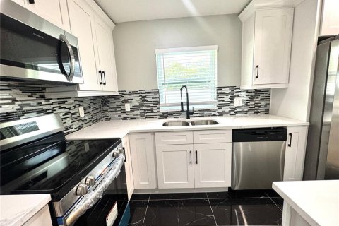 House in Gibsonton, Florida 3 bedrooms, 130.53 sq.m. № 1831869 - photo 4