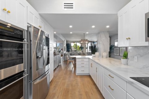 Condo in Key Biscayne, Florida, 4 bedrooms  № 1938877 - photo 9