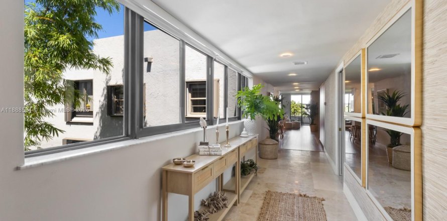 Condo in Key Biscayne, Florida, 4 bedrooms  № 1938877