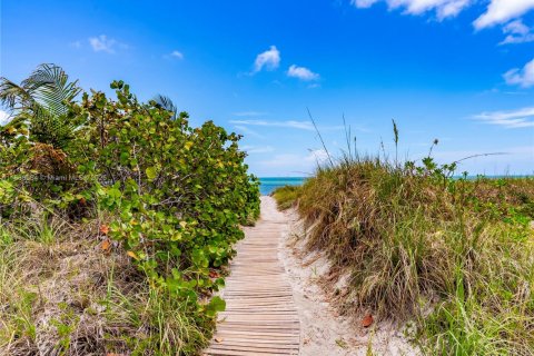 Condo in Key Biscayne, Florida, 4 bedrooms  № 1938877 - photo 27