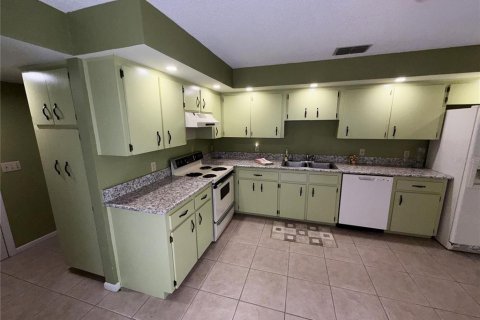 House in Winter Haven, Florida 3 bedrooms, 155.52 sq.m. № 2213187 - photo 11