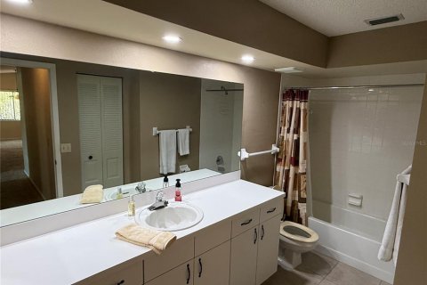House in Winter Haven, Florida 3 bedrooms, 155.52 sq.m. № 2213187 - photo 15