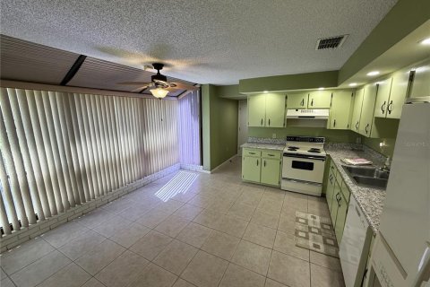 House in Winter Haven, Florida 3 bedrooms, 155.52 sq.m. № 2213187 - photo 12