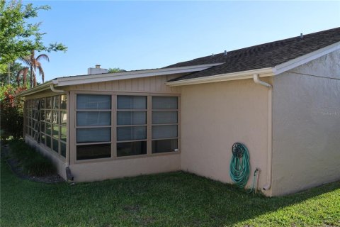 House in Winter Haven, Florida 3 bedrooms, 155.52 sq.m. № 2213187 - photo 9