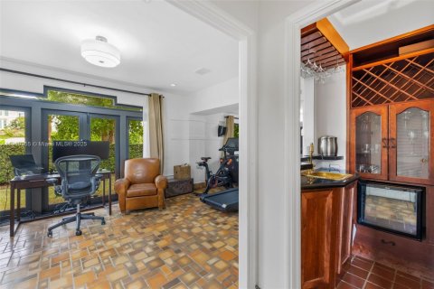 Купить виллу или дом в Майами-Бич, Флорида 5 спален, 430.69м2, № 1975721 - фото 24