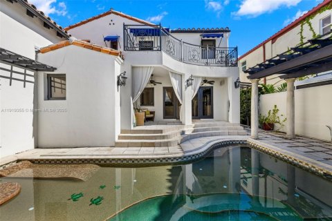 Купить виллу или дом в Майами-Бич, Флорида 5 спален, 430.69м2, № 1975721 - фото 19