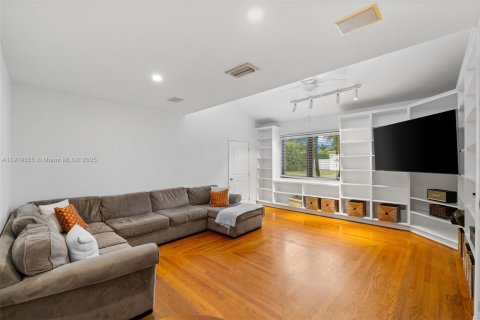 Купить виллу или дом в Майами-Бич, Флорида 5 спален, 430.69м2, № 1975721 - фото 11