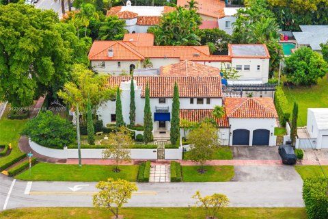 Купить виллу или дом в Майами-Бич, Флорида 5 спален, 430.69м2, № 1975721 - фото 1