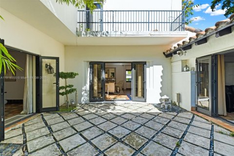 Купить виллу или дом в Майами-Бич, Флорида 5 спален, 430.69м2, № 1975721 - фото 22